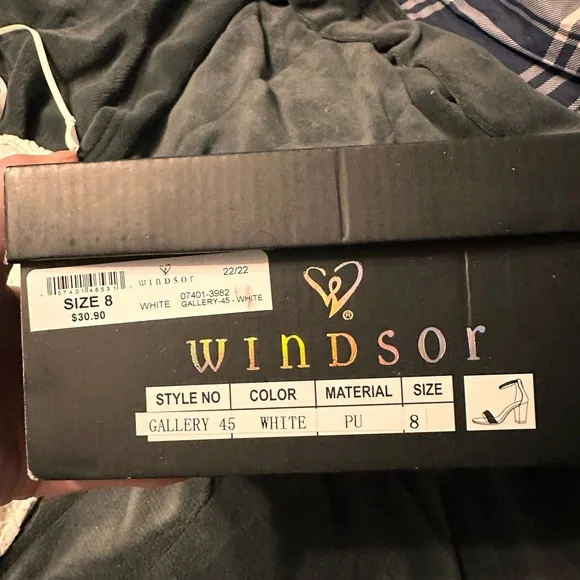 White shoes - Picture 2 of 5